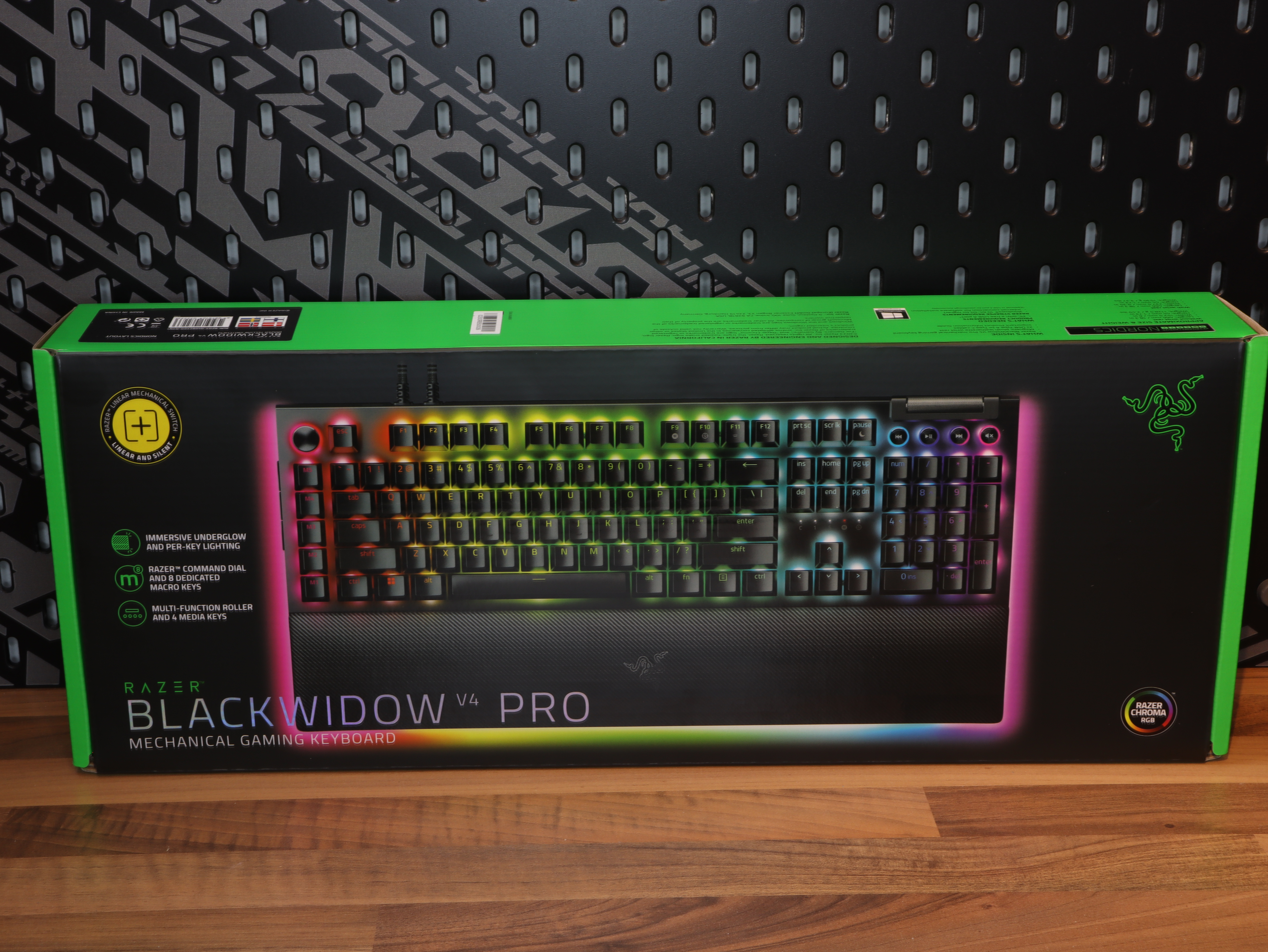 RGB Blackwidow multifunction role Razer switches rest mechanical yellow doubleshot cable v4 command wrist dial Pro.JPG